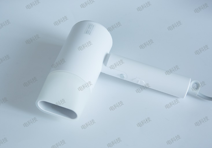  芳心暗许，米家负离子便携吹风机带来实力与颜值的双重保障