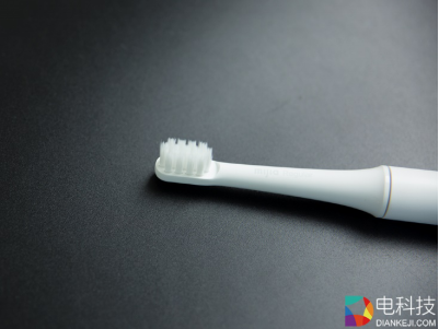 让刷牙成为一件轻松事，小米声波电动牙刷T100，可助你解放双手