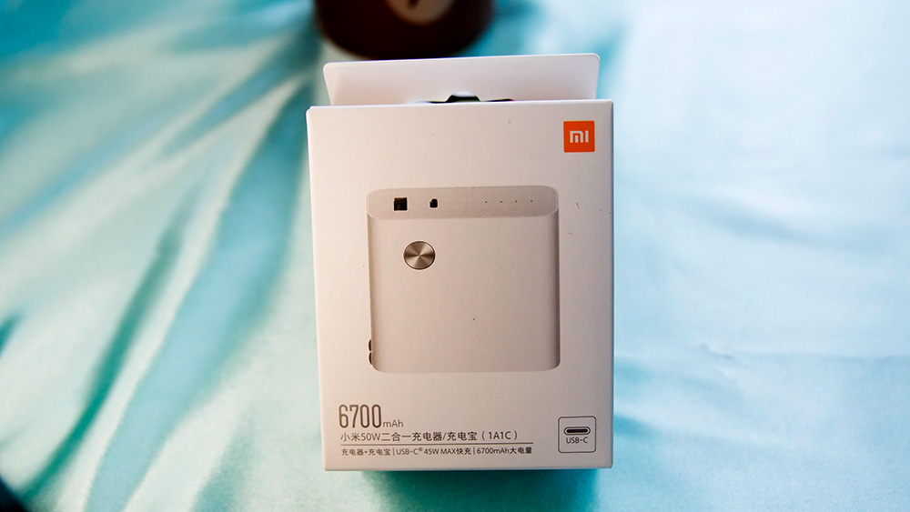 小米50W二合一充电器/充电宝图赏：插着是充电器，拔了是充电宝