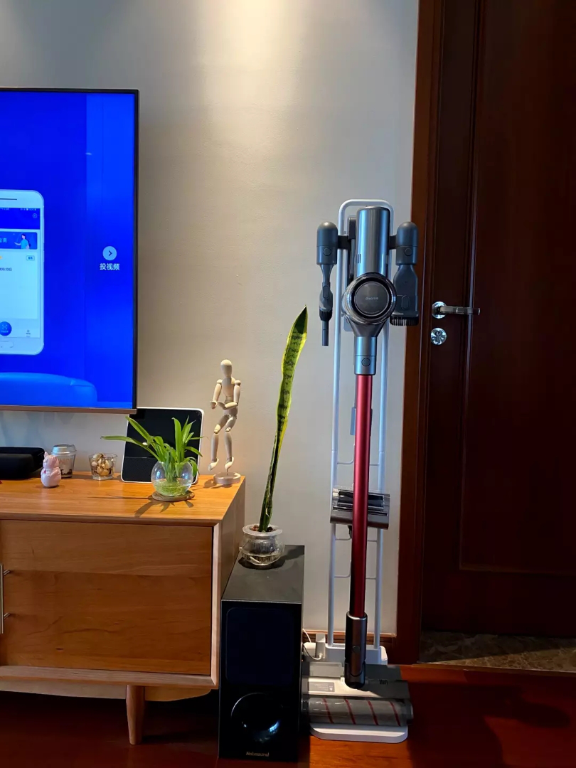  22000PA真空吸力，一小时长续航，追觅V10吸尘器套装让清洁更省心