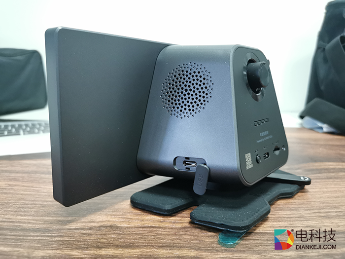 8.9寸大屏幕,与手机无缝互联,华为车载智慧屏定义出行新标准