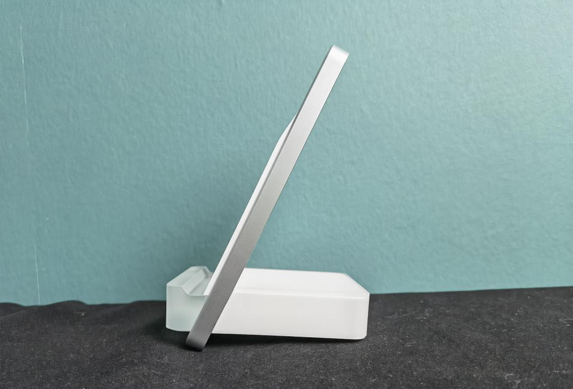 图片3.png iQOO 50W无线闪充立式充电器：iQOO 8 Pro最佳拍档，42分钟满血复活