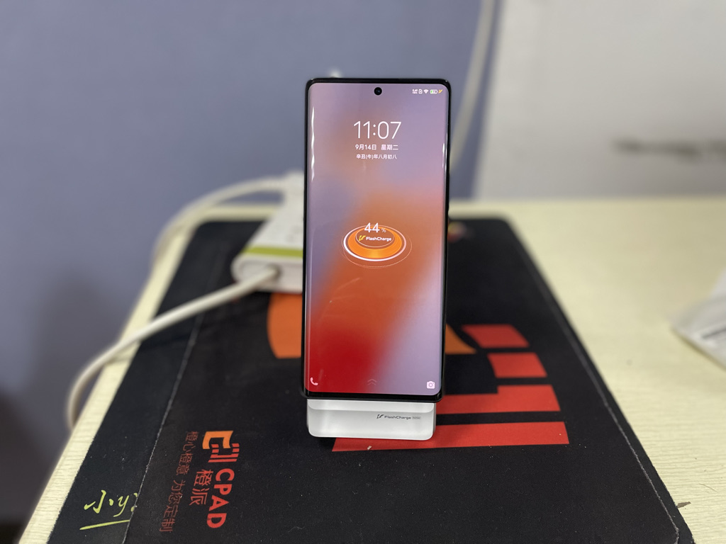 图片5.png iQOO 50W无线闪充立式充电器：iQOO 8 Pro最佳拍档，42分钟满血复活