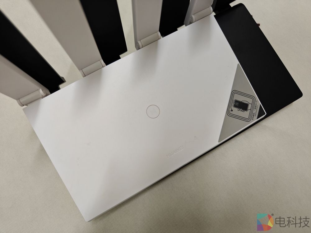 华为边缘路由器BE7 Pro图赏：WiFi 7+鸿蒙OS+全2.5G网口+超薄膜天线