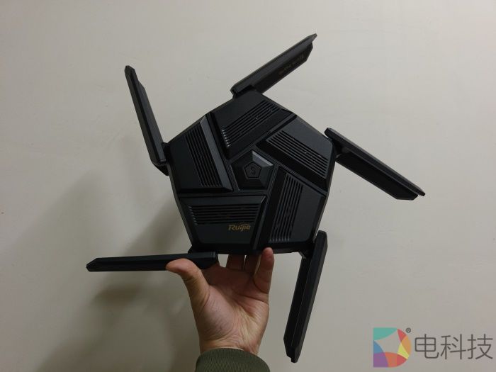 锐捷星耀BE72 Pro路由器图赏：九天线九网口，Filogic 860+1G内存