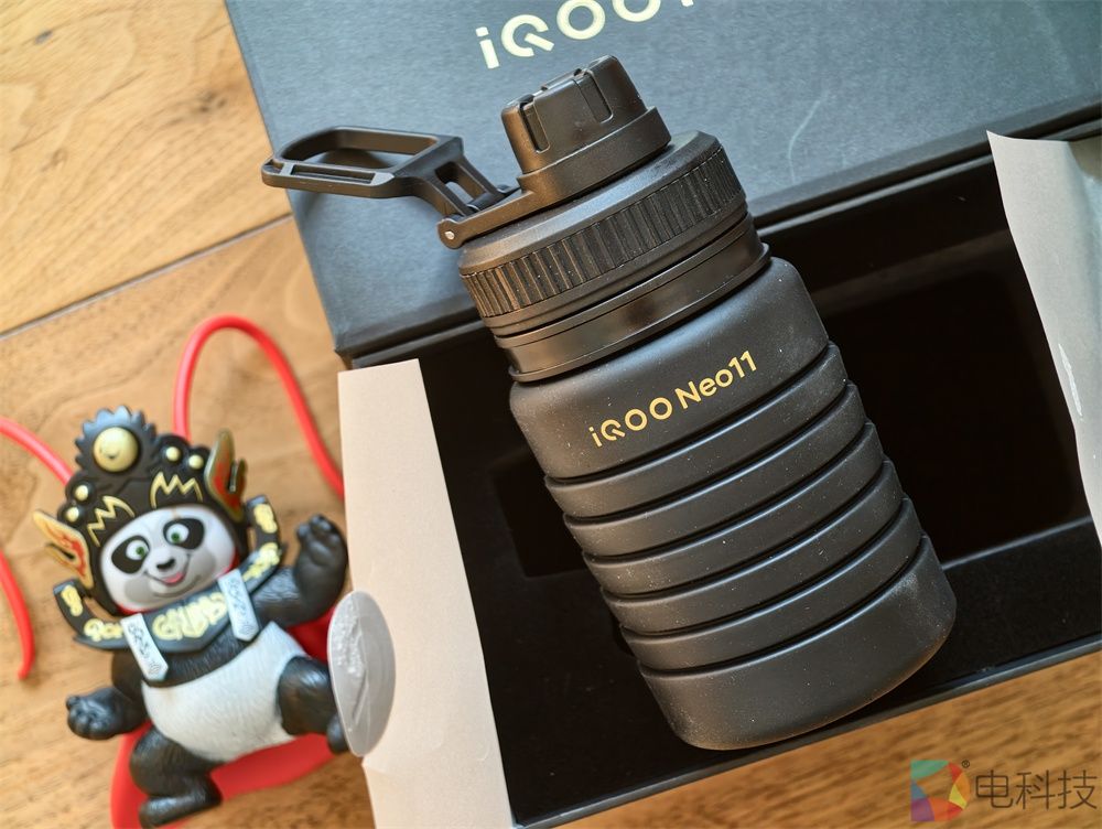 iQOO Neo11的“一机制胜”哲学，从伸缩水杯到Monster超核引擎