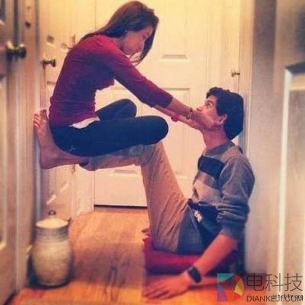 10种超难度情侣秀恩爱拍照姿势 最后一个已经超越人类