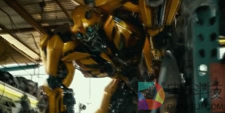 《变形金刚5》新电视预告：大黄蜂变女机器人