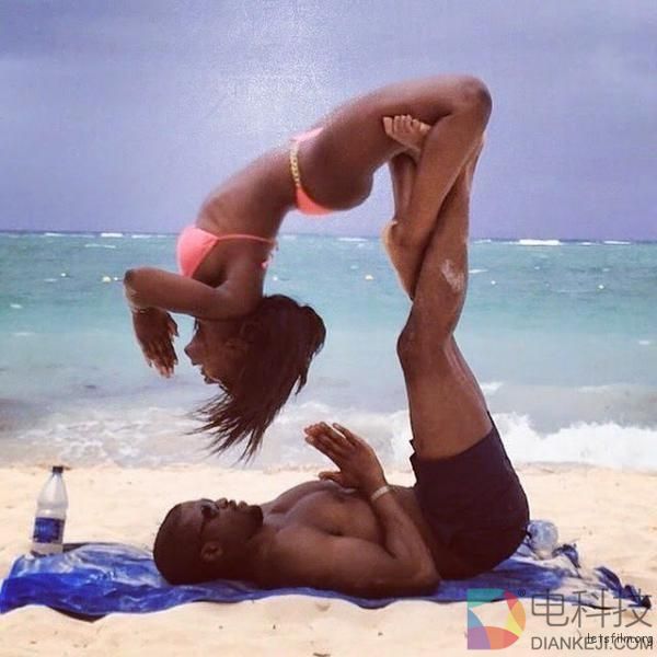 10种超难度情侣秀恩爱拍照姿势 最后一个已经超越人类