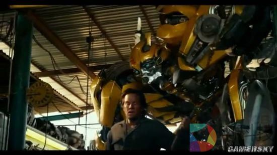 《变形金刚5》新电视预告：大黄蜂变女机器人