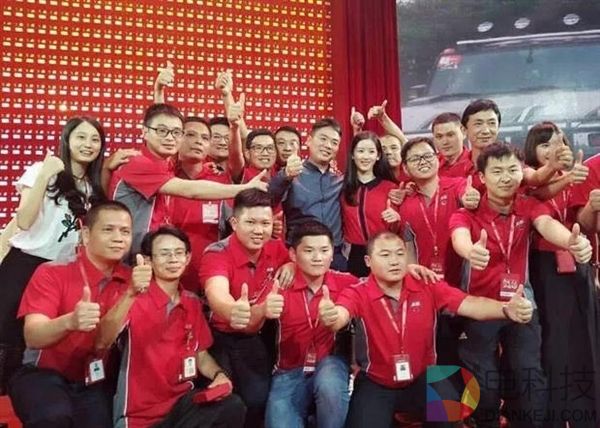 京东为五年以上员工医药费买单!奶茶MM秀恩爱:支持刘强东