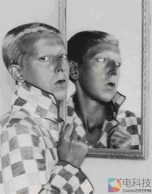 有的自拍能在朋友圈收获几个赞 有的却能卖几百万