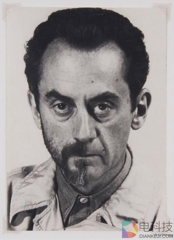 有的自拍能在朋友圈收获几个赞 有的却能卖几百万