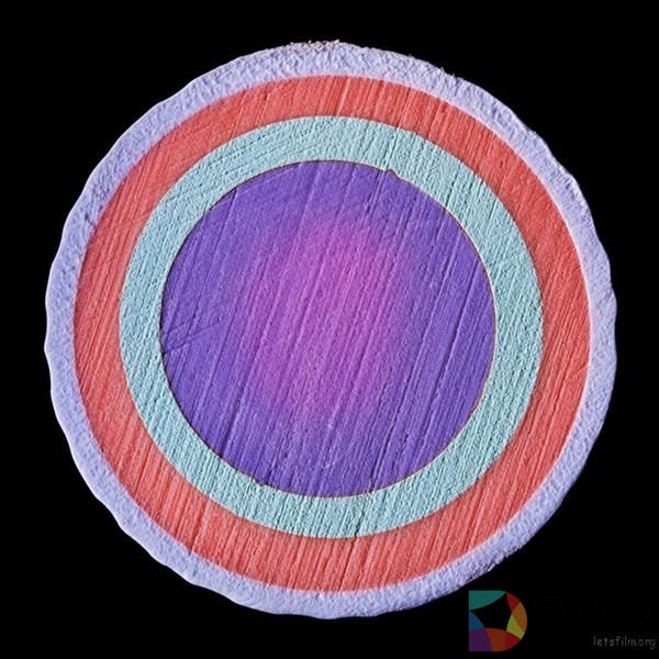 摄影师把高尔夫球切开 结果发现了一个奇妙的世界