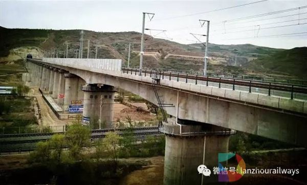 东西大动脉宝兰高铁打通！列车时刻表出炉