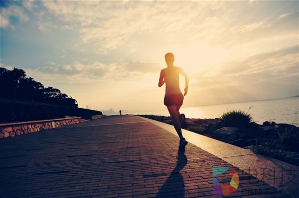 别被骗了：跑步必穿的压缩衣并没有什么用