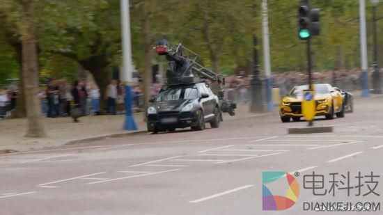 《变形金刚5》幕后花絮曝光：英国女王家门口飙车爆破