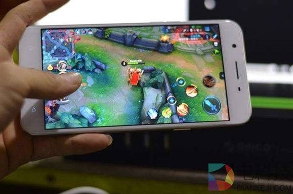 10岁男孩玩《王者荣耀》月花5.8万 怕妈妈发现删银行短信