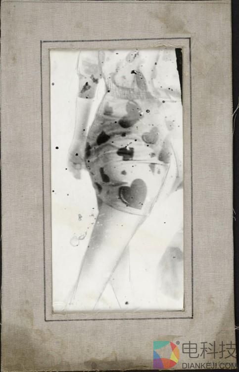 流浪汉用垃圾自制相机偷拍女人 转眼50年