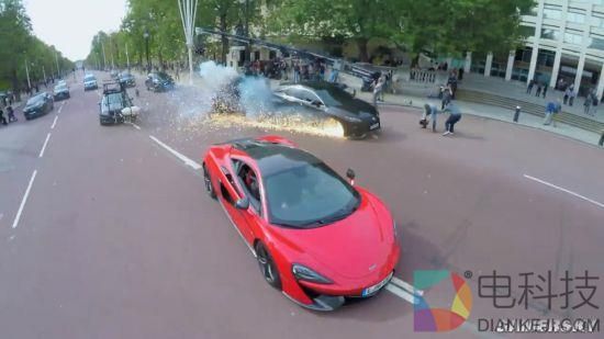 《变形金刚5》幕后花絮曝光：英国女王家门口飙车爆破