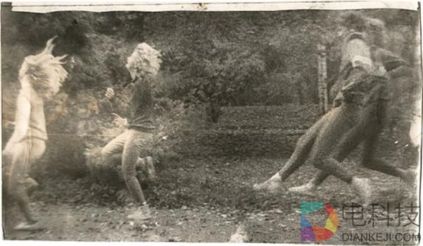 流浪汉用垃圾自制相机偷拍女人 转眼50年