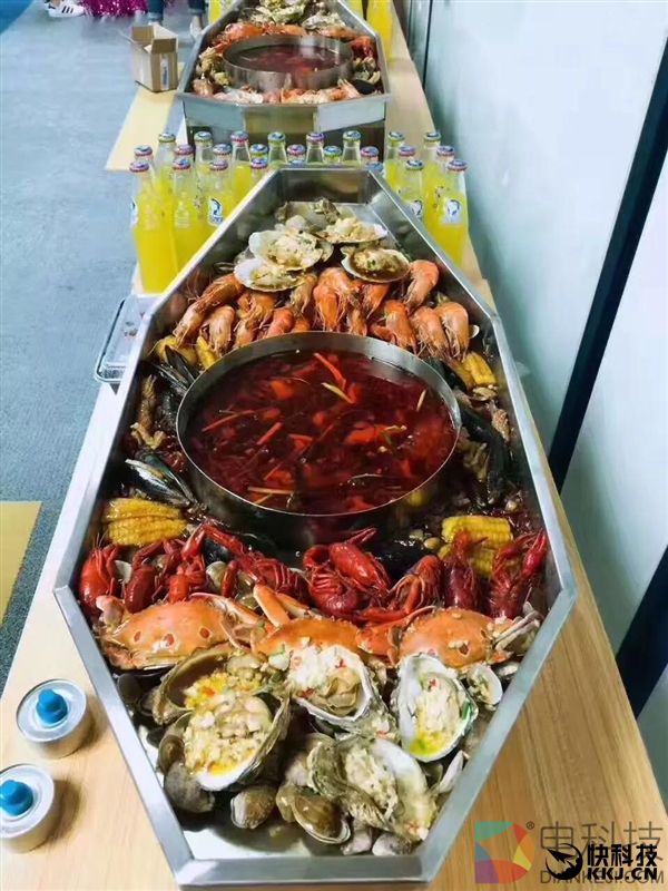 京东员工奋战618的饕餮盛宴：成盆龙虾随便吃