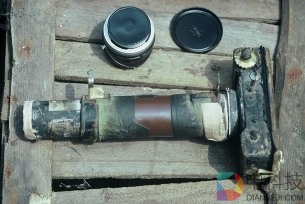 流浪汉用垃圾自制相机偷拍女人 转眼50年