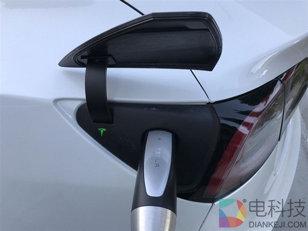 特斯拉Model 3真车高清照曝光 轮毂画风清奇