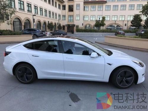特斯拉Model 3量产实车曝光：续航350Km、15寸中控