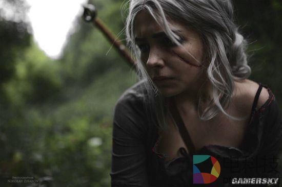 被《巫师3》官方点赞的希里COS 一身黑衣气质诱人