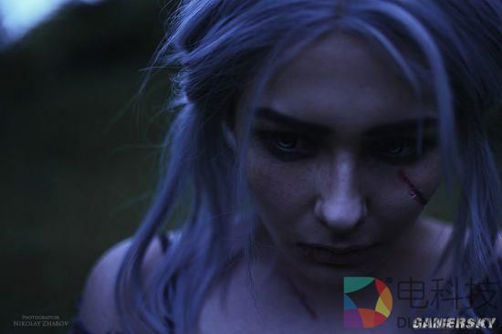 被《巫师3》官方点赞的希里COS 一身黑衣气质诱人