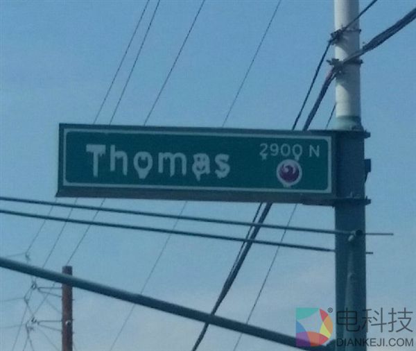 美国凤凰城高温逼疯人类 墙都晒化了……