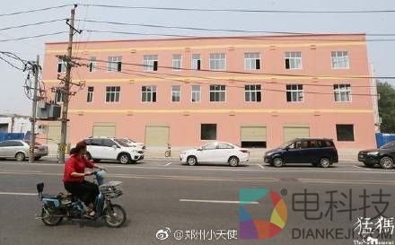 郑州现奇葩建筑：最薄处仅20余厘米 远看如纸片