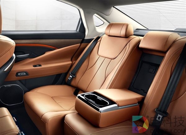 国产最美B级车就是它了 吉利新博瑞官图泄露