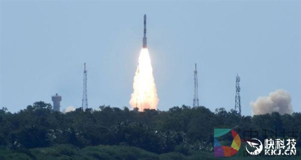 印度两箭发射135星！网友：卫星论斤称