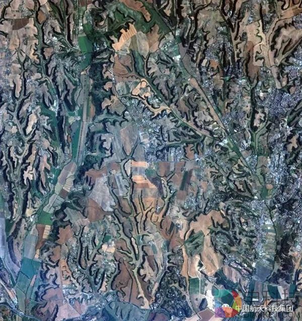 中国卫星逆天！还能这样拍飞机：不怕失联