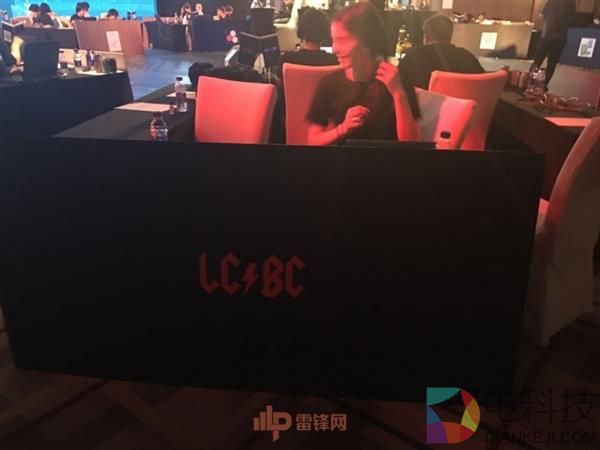 欧阳锋和洪七公决战互相出题 谁会赢?