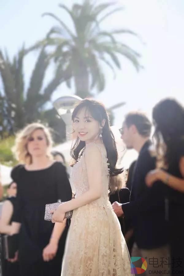 90后美女为杜蕾斯写文案 今成CEO年入千万