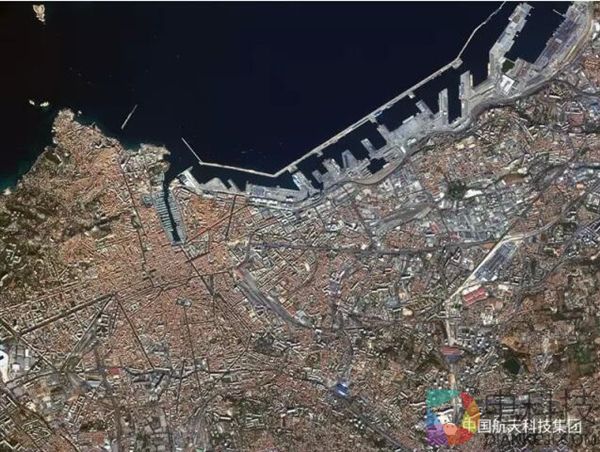 中国卫星逆天！还能这样拍飞机：不怕失联