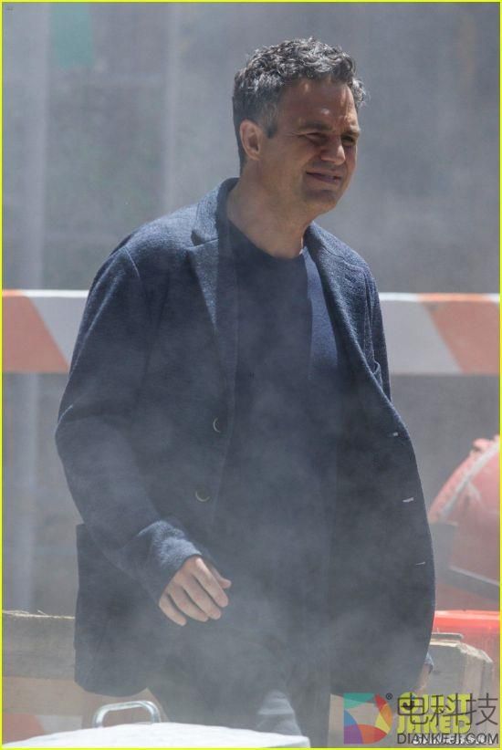 《复仇者联盟3》片场照曝光 美国队长被曝牺牲