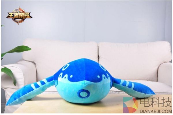 《王者荣耀》官方周边：庄周鲲抱枕萌出血