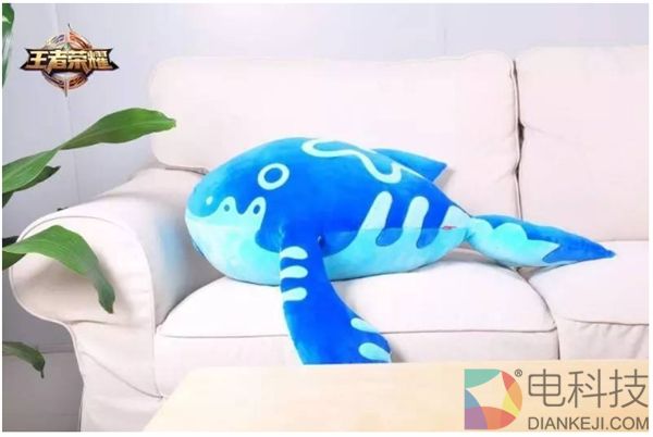 《王者荣耀》官方周边：庄周鲲抱枕萌出血