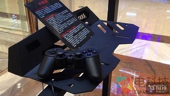 不怕陪女神逛街:男同胞终于能边打游戏边休息