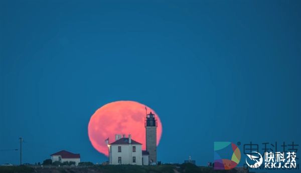 美摄影师拍到橙红色满月 如梦似幻
