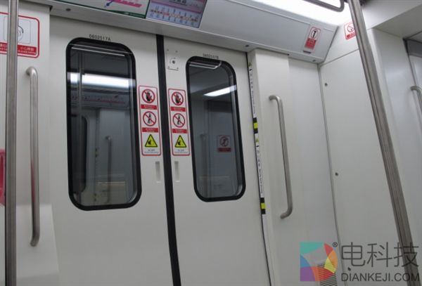 重庆惊现中国最深地铁站：坐扶梯3分钟才到地面