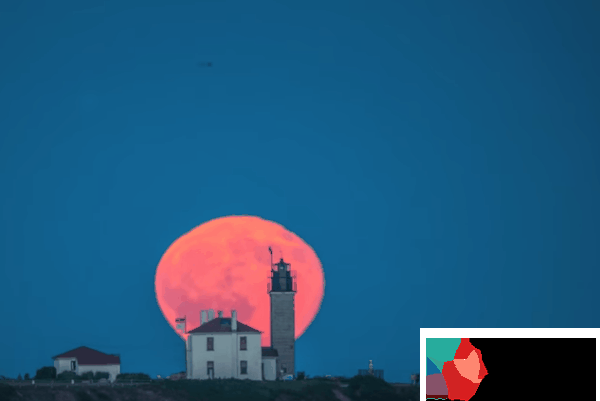 美摄影师拍到橙红色满月 如梦似幻