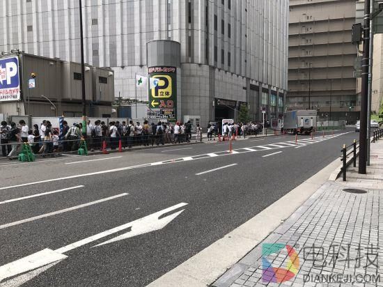 Switch太火爆竟摇号发售 万人疯抢排长龙