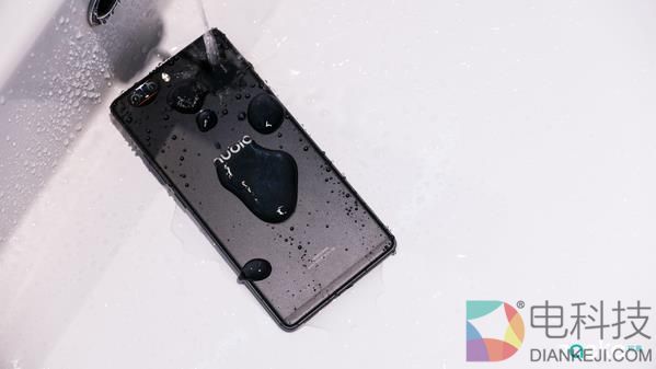 努比亚Z17上手玩：存异于大同