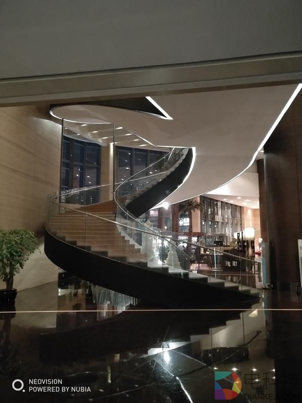 努比亚Z17上手玩：存异于大同