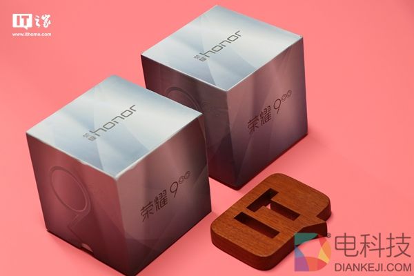 IT之家荣耀9手机发布会邀请函实拍:好香……